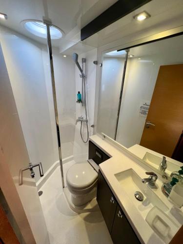 Floatinn Boat-BnB - image 10