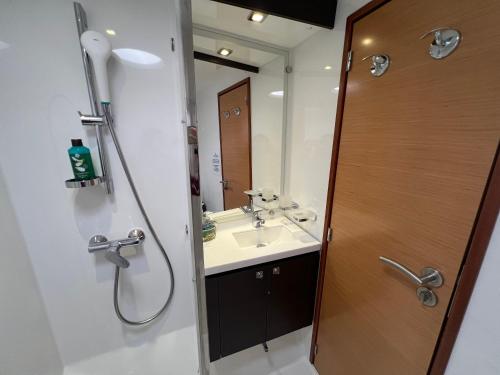 Floatinn Boat-BnB - image 2