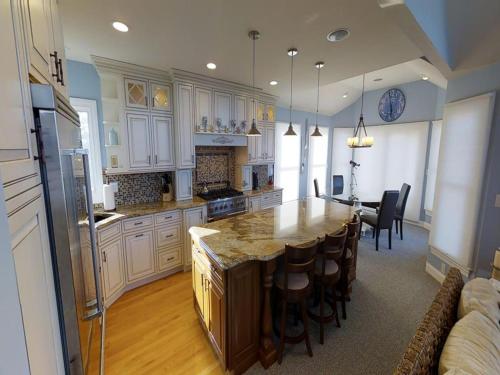 Viesnīcas āriene, Surf City Home With A Pool! One Off The Ocean, Five Bedrooms-Four Baths, Several Decks With Ocean Vi in Ship Bottom (NJ)