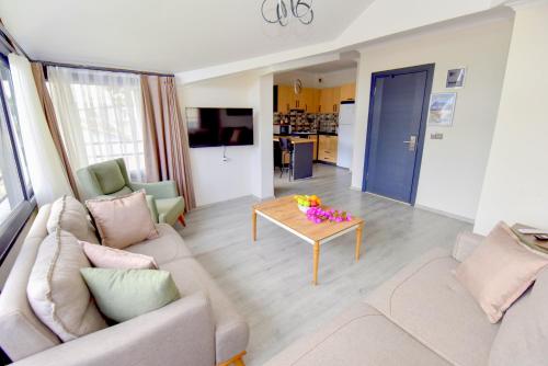 King Suite with Sea View image 6