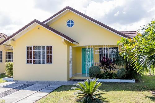 Tranquility Villa in Priory