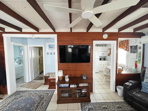 Single Family Ocean Block Ship Bottom Wifi Private Fenced In Yard - image 2