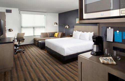 King Room image 7
