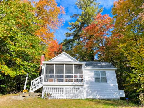 11G Quintessential New England Cottage with Fantastic Views Pool gym passes in Sugar Hill