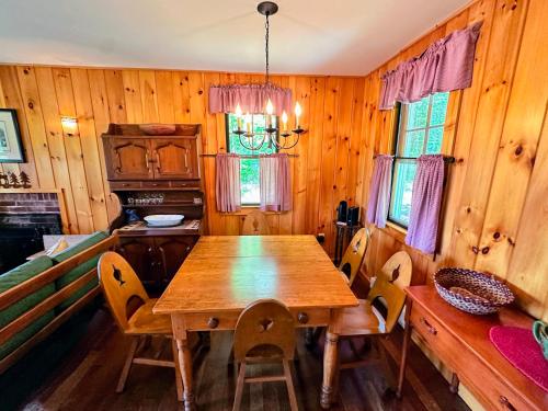 11G Quintessential New England Cottage with Fantastic Views Pool gym passes in Sugar Hill