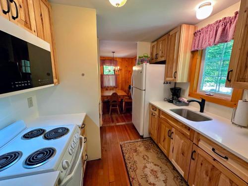 11G Quintessential New England Cottage with Fantastic Views Pool gym passes in Sugar Hill