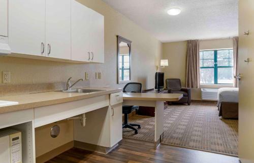 ห้องครัว, Extended Stay America Suites - Portland - Beaverton/Hillsboro - Eider Ct in ฮิลส์โบโร (OR)