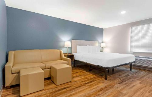 1 king bed, 1 sofa bed