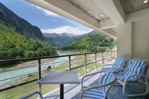 Walnut Riverside Resort in Shogran