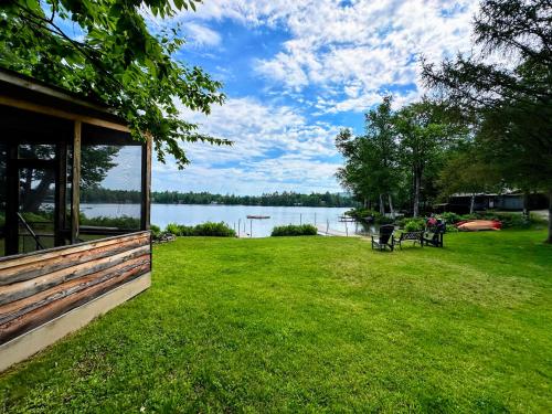 91WR Lake vibes and views at this waterfront home in the White Mountains - image 8