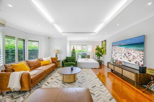 Maroubra Gem Close to Beach Sleep 16 in Maroubra