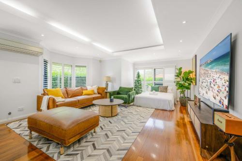 Maroubra Gem Close to Beach Sleep 16 in Maroubra