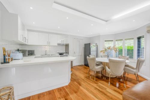 Maroubra Gem Close to Beach Sleep 16 in Maroubra