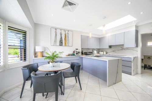 Maroubra Gem Close to Beach Sleep 16 in Maroubra