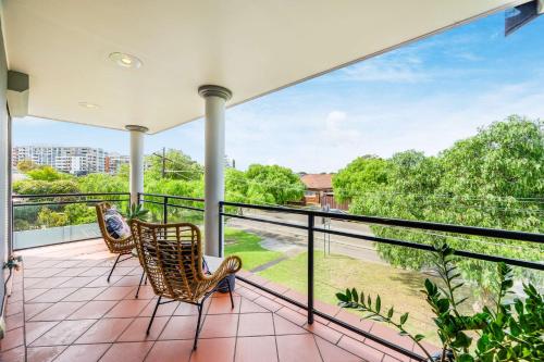 Maroubra Gem Close to Beach Sleep 16 in Maroubra