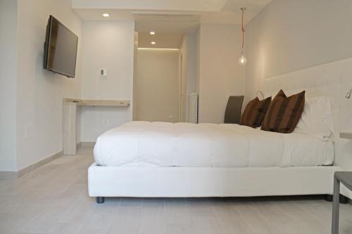 Riviera Luxury Suites - image 14