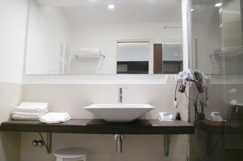 Luxury Quadruple Room image 8