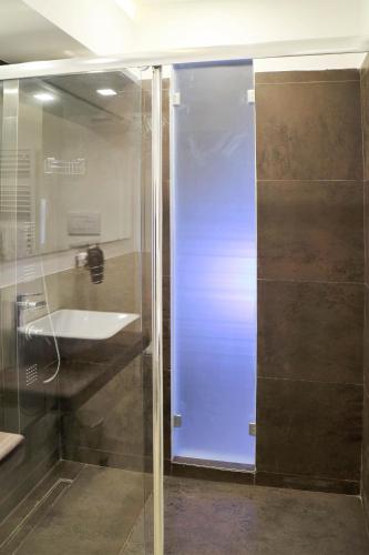 Premium Quadruple Room image 8