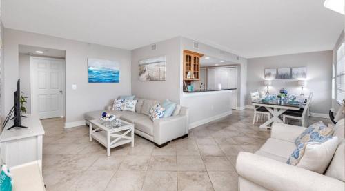 Coastal Retreat I Unbeatable Location I Sleeps 8