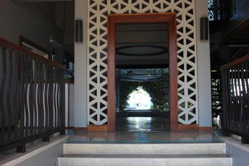 Three-Bedroom Apartment room in Heavenly Hideaway
