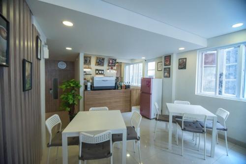 Restaurant, Flagship 101 Apple Platinum in Tanah Abang