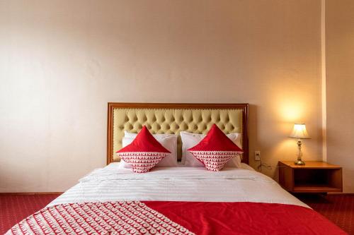 1 queen bed, 1 twin bed