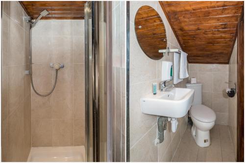 OYO Abbey Hotel - image 2