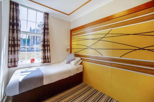 OYO Vegas Hotel - image 13
