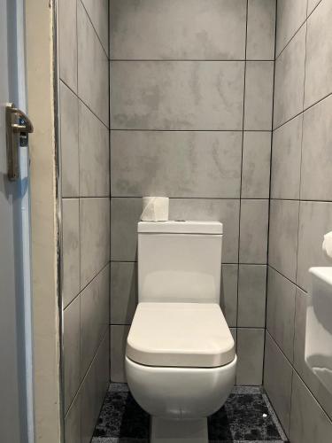 OYO Vegas Hotel - image 4