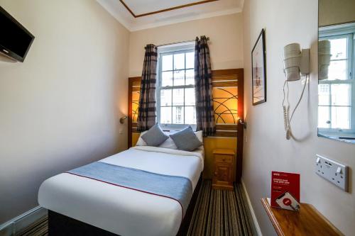 OYO Vegas Hotel - image 7