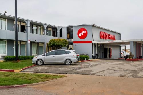 OYO Hotel Wichita Falls - Downtown - image 14