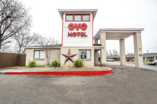 OYO Hotel San Antonio near AT&T Center – San Antonio, TX