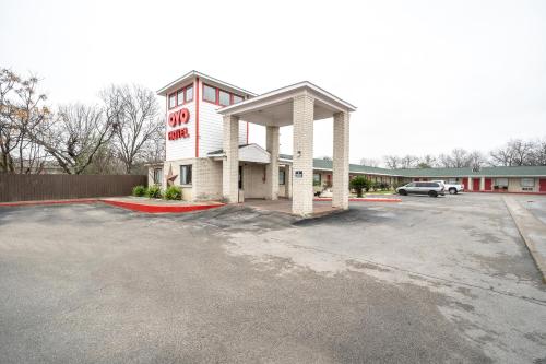 Photo - OYO Hotel San Antonio near AT&T Center