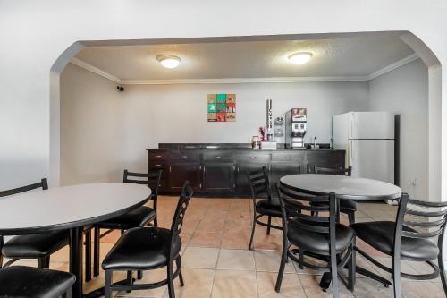 OYO Hotel Jennings I-10 - image 11