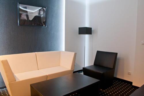 Hotel Fashion - Free Parking - image 3