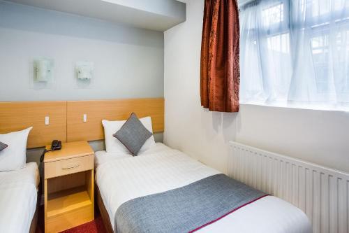 OYO London Guest House - main image