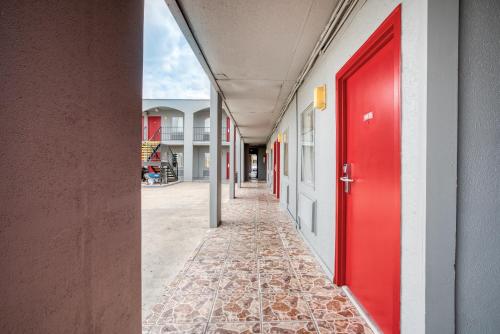 OYO Hotel San Antonio Lackland Air Force Base West - image 10