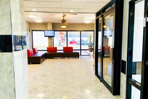 Lobby, OYO Townhouse Inn Jacksonville near Little Rock Air Force Base in Jacksonville