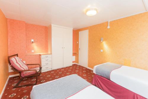 OYO Stade Court Hotel Room Type - Quadruple Room