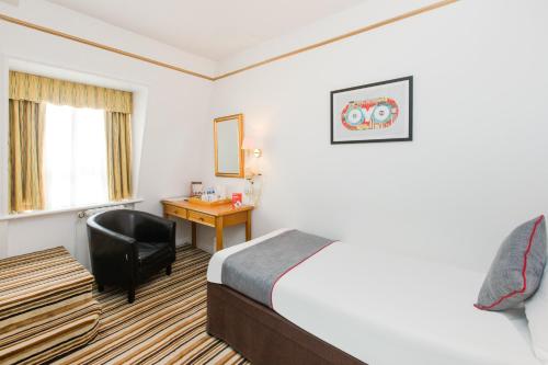 1 double bed, 1 twin bed