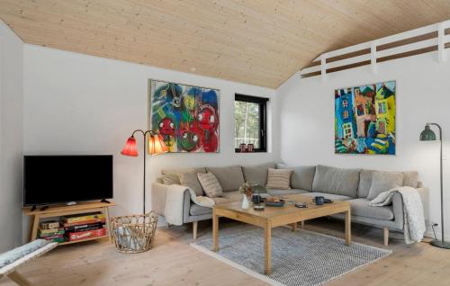 Lovely Home In Nexø With Wifi in ดูออเดอ