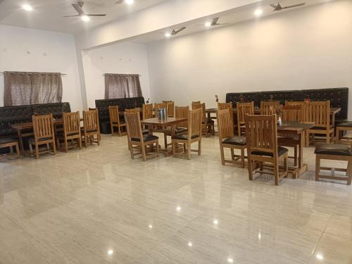 Étterem, HOTEL ANNAPURNA REGENCY in Mirzapur