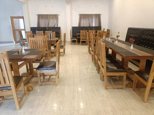 Étterem, HOTEL ANNAPURNA REGENCY in Mirzapur