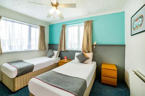 . Marina Hotel