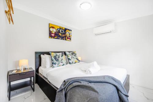 Spacious 4BR Straithfield house close 2 airport city - image 14