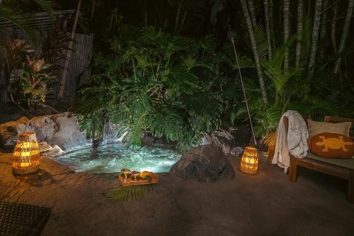 1 Acre PRIVATE RESORT 4 bed 3 bath cinema spa in Waikoloa (HI)
