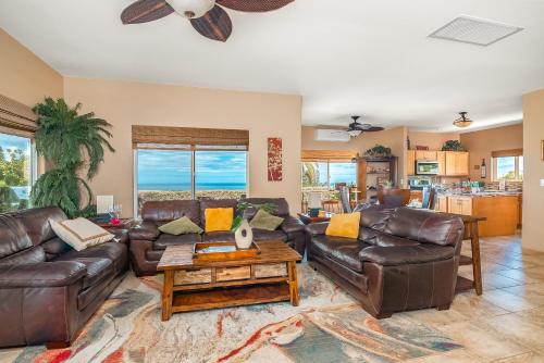 1 Acre PRIVATE RESORT 4 bed 3 bath cinema spa in Waikoloa (HI)