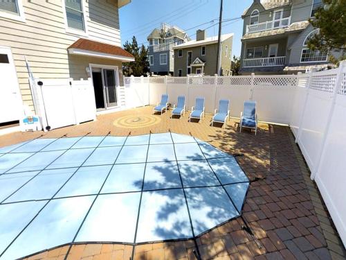 Viesnīcas āriene, Surf City Home With A Pool! One Off The Ocean, Five Bedrooms-Four Baths, Several Decks With Ocean Vi in Ship Bottom (NJ)