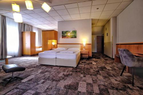 1 queen bed, 1 twin bed, 1 sofa bed