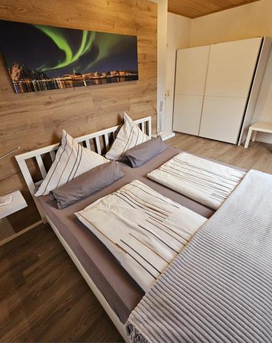 Am Lindenbaum, Ferienwohnung in Siebenbach am Nürburgring (Am Lindenbaum, Ferienwohnung in Siebenbach am Nurburgring) in ซีเบนแบช